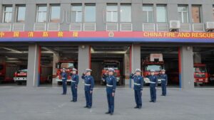 Tanto en China como en Colombia, los bomberos son al autoridad competente para la supresión contra incendios